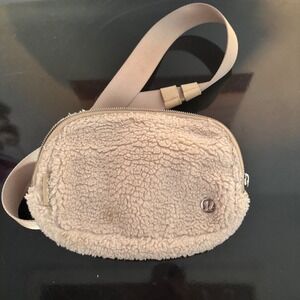 Lululemon Everywhere Belt Bag Fleece Sherpa Cream Tan 1L Waist Pack Crossbody